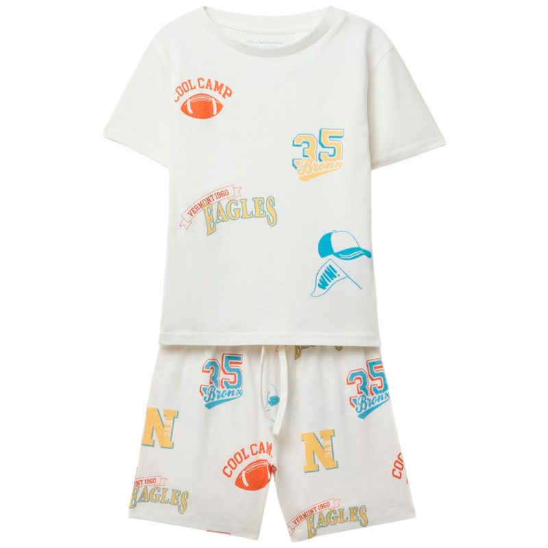 Pijama-de-2-piezas-blancas-con-estampado-para-niño-104874827