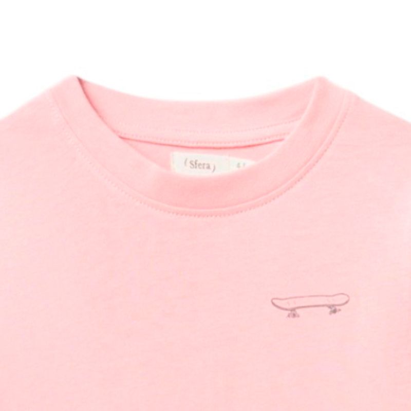 Camiseta-rosada-solido-para-niño-104874886