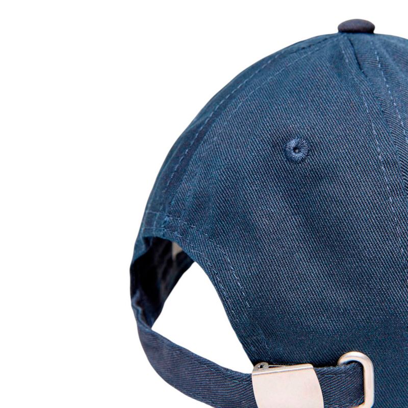 Gorra-azul-con-bordado-para-niño-104874978