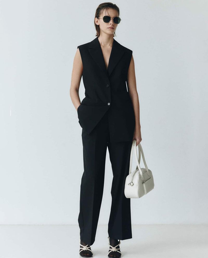 104881576-Pantalon-Sfera-wide-leg-negro-de-cintura-alta-para-mujer