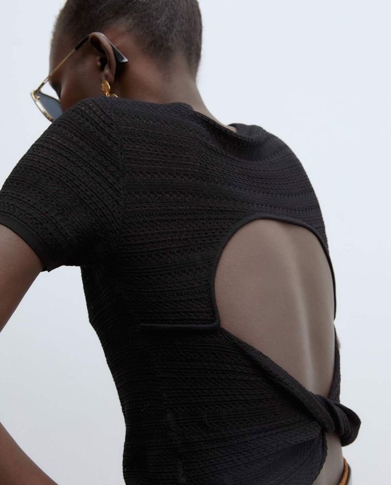 104881630-Blusa-Sfera-casual-negra-manga-corta-para-mujer