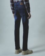 104720102-2.jpg
