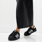 104881173-Zapato-Adidas-Originals-Superstar-casual-negro-para-mujer