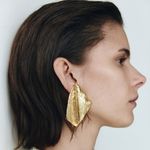 104874021-Aretes-largos-dorados-para-mujer