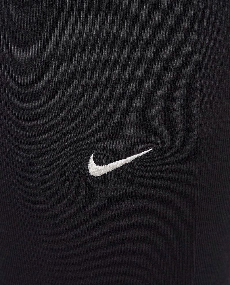 104869420-Legging-flare-deportiva-Nike-negro-para-mujer