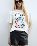 104873331-Camiseta-Sfera-estampada-de--Nirvana--manga-corta-para-mujer
