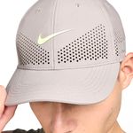 104836634-Gorra-deportiva-Nike-Dri-fit-swoosh-gris-para-hombre
