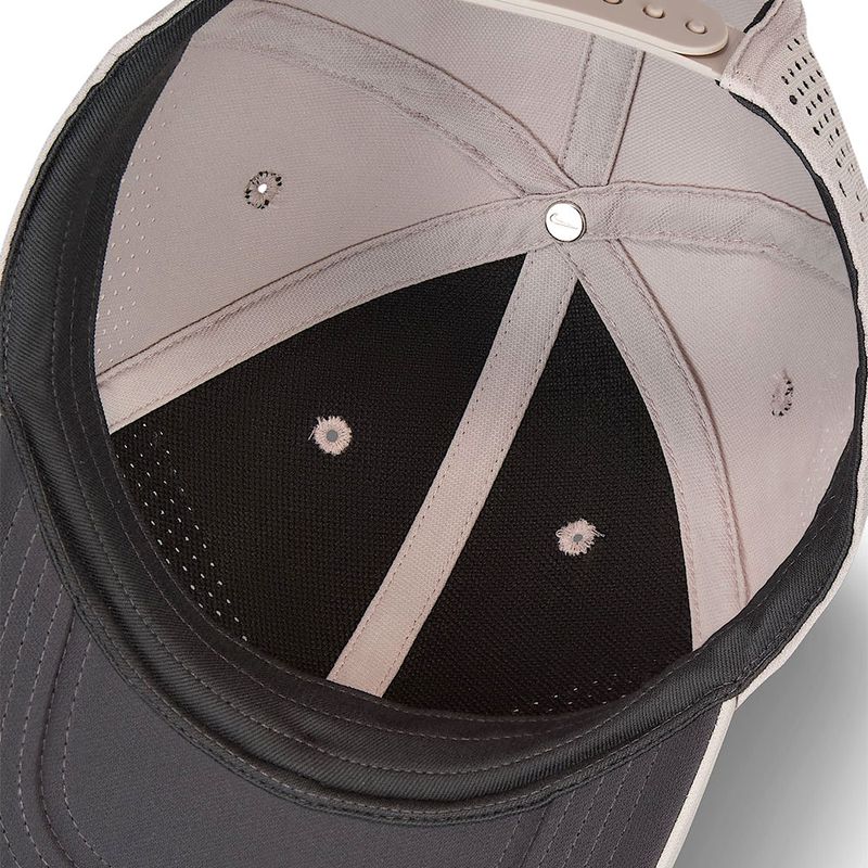 104836634-Gorra-deportiva-Nike-Dri-fit-swoosh-gris-para-hombre