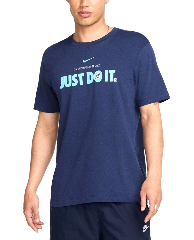 104836663-Camiseta-deportiva-Nike-azul-estampada-para-hombre