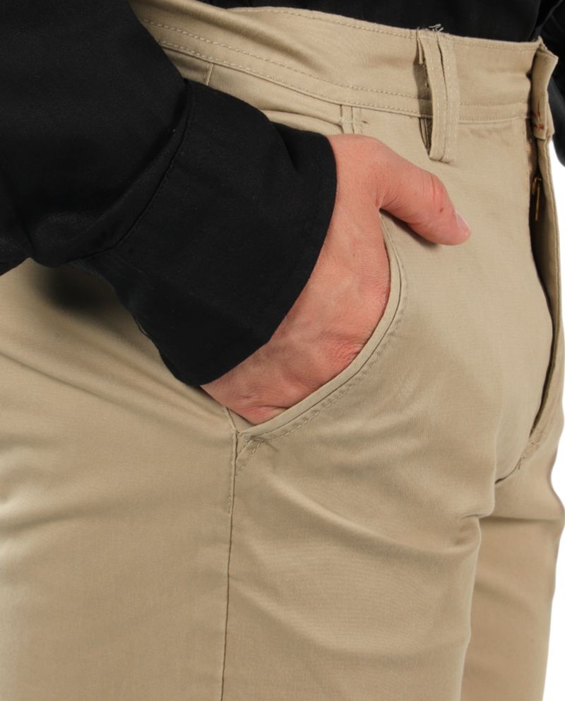 104692949-Pantalon-chino-Unexpected-slim-fit-khaki-solido-para-hombre