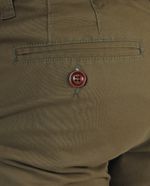 104693066-Short-chino-Unexpected-slim-fit-verde-olivo-solido-para-hombre