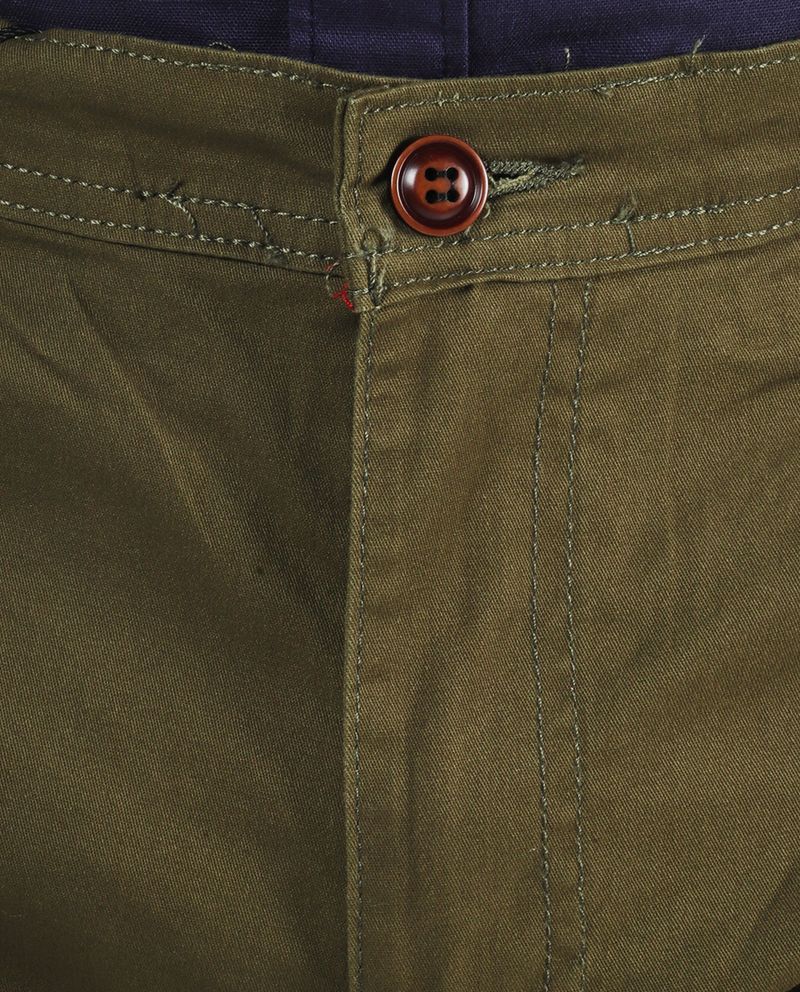 104693066-Short-chino-Unexpected-slim-fit-verde-olivo-solido-para-hombre