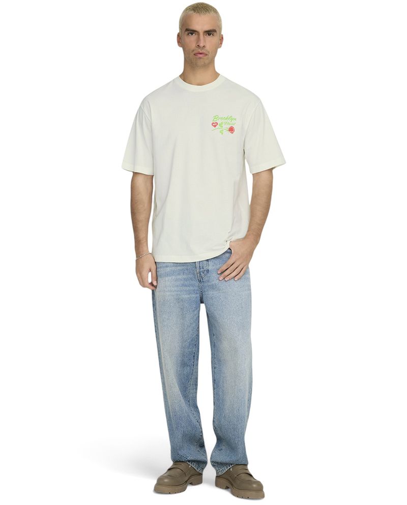 104873087-Camiseta-Only-and-Sons-relaxed-fit-con-estampado--Brooklyn-Florist--para-hombre