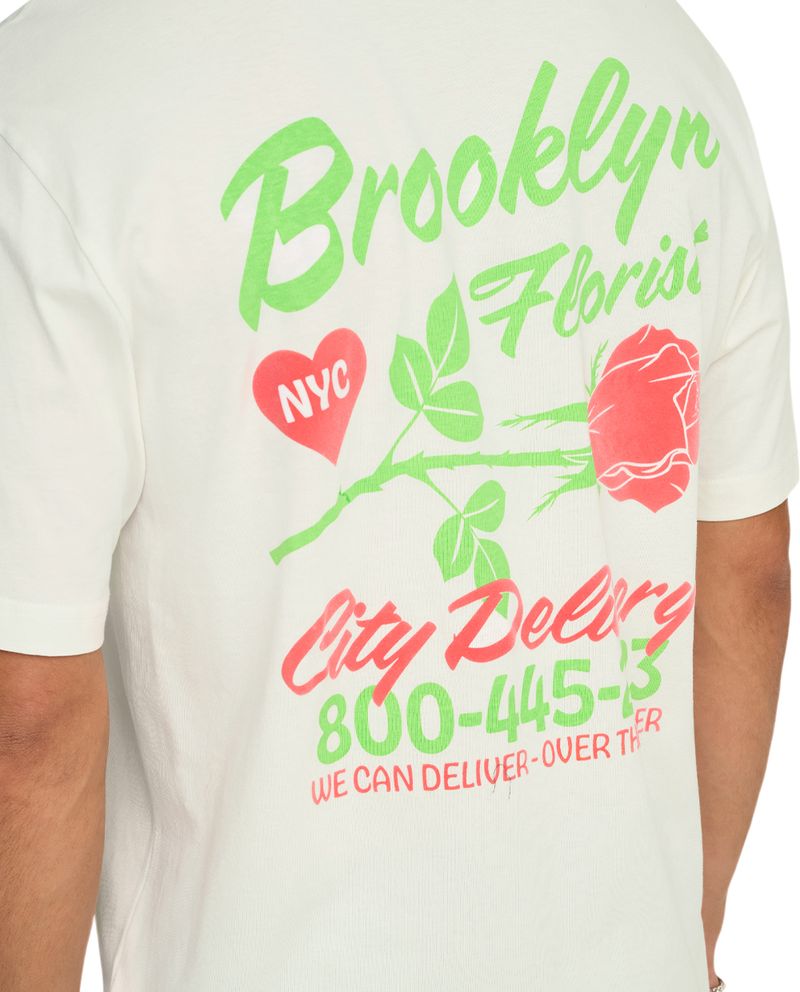 104873087-Camiseta-Only-and-Sons-relaxed-fit-con-estampado--Brooklyn-Florist--para-hombre