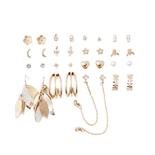 Set de 16 aretes metálicos dorados para mujer