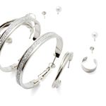 104874060-Set-de-5-aretes-y-earcuff-metalicos-plateados-para-mujer