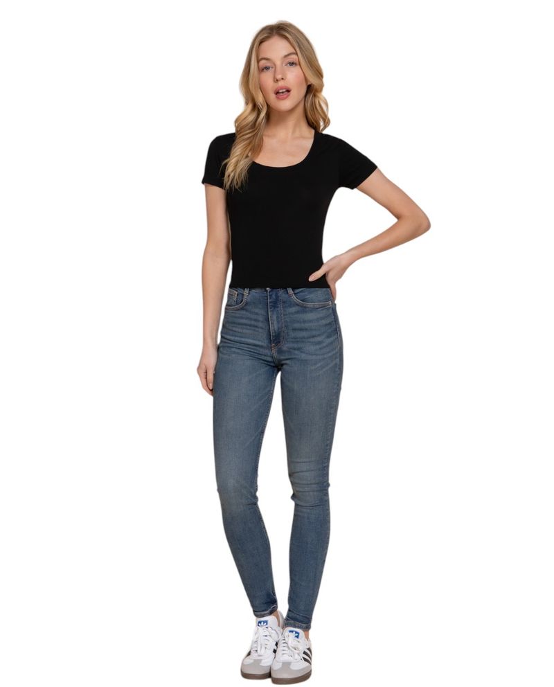 104881354-Camiseta-Active-Basic-negra-manga-corta-para-mujer