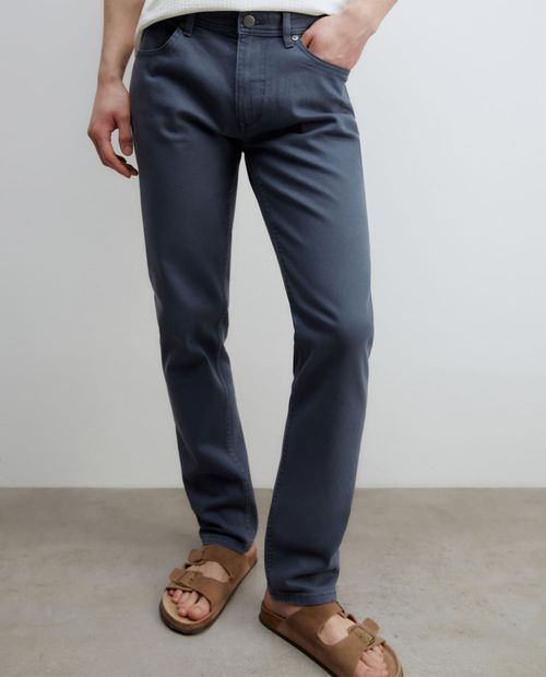 Jeans Sfera slim fit azul sólido para hombre