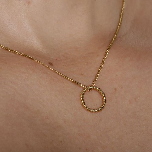 Cadena en acero inoxidable dorado con dije para mujer