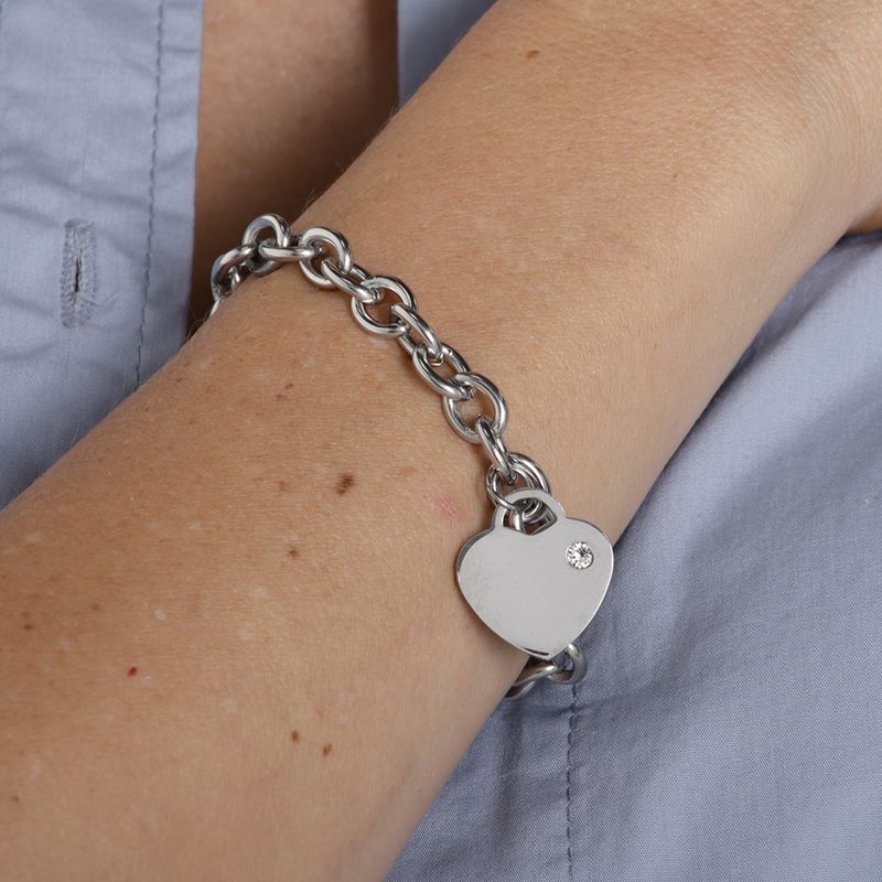 104824346-Brazalete-en-acero-inoxidable-plateado-con-dije-de-corazon-para-mujer