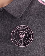 104834653-Camiseta-deportiva-tipo-polo-Inter-de-Miami-gris-para-hombre