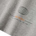 104887585-Camiseta-gris-con-estampado-para-niño
