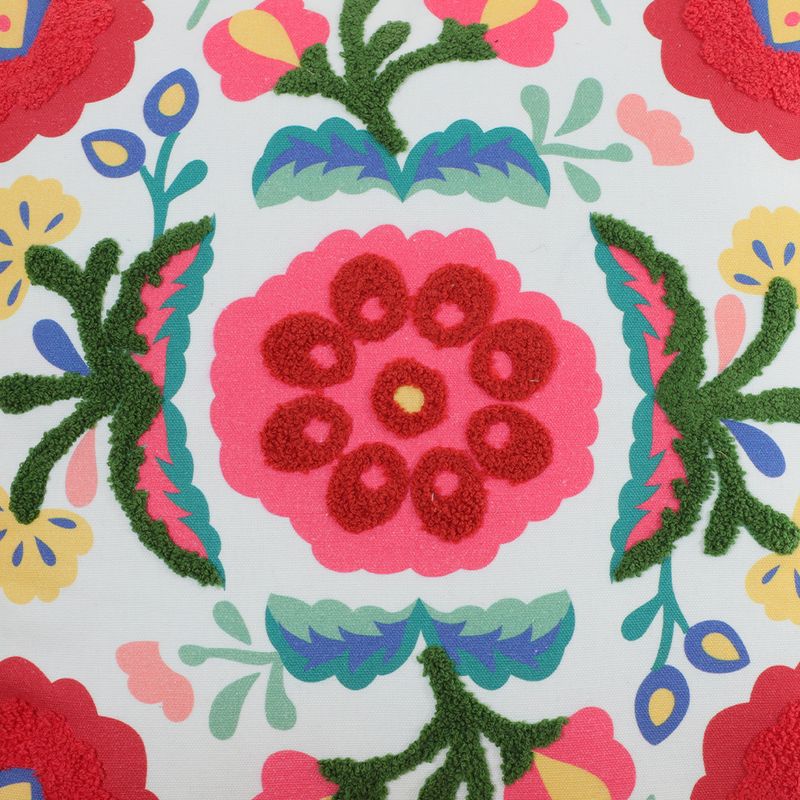 104512679-Cojin-estampado-con-pom-pom-38x38-cm