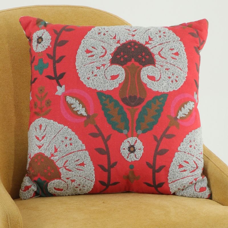 104512692-Cojin-estampado-con-bordado-etnico-38x38-cm