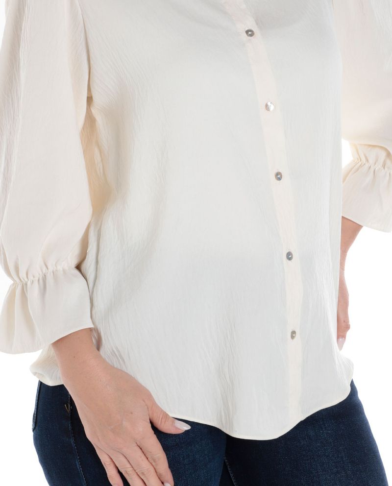 104878487-Blusa-Sabrina-camisera-beige-manga-larga-para-mujer