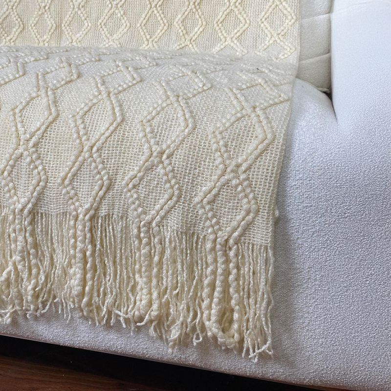 104883421-Frazada-texturizada-en-rombos-152x127-cm