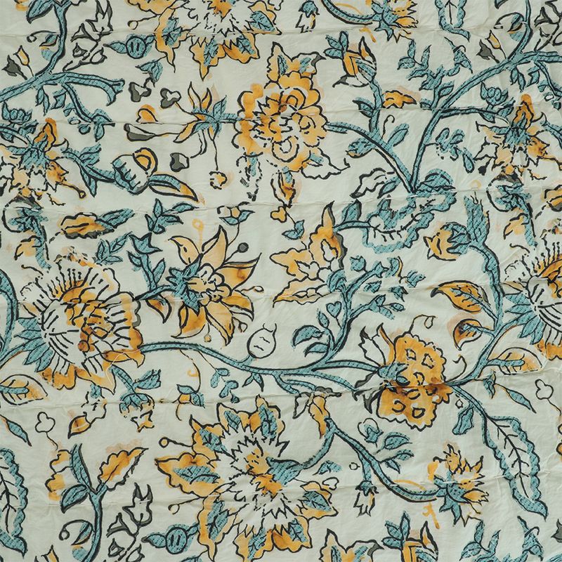 104511705-Cubrecama-diseño-estampado-de-flores-