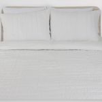 104511710-Cubrecama-diseño-solido-