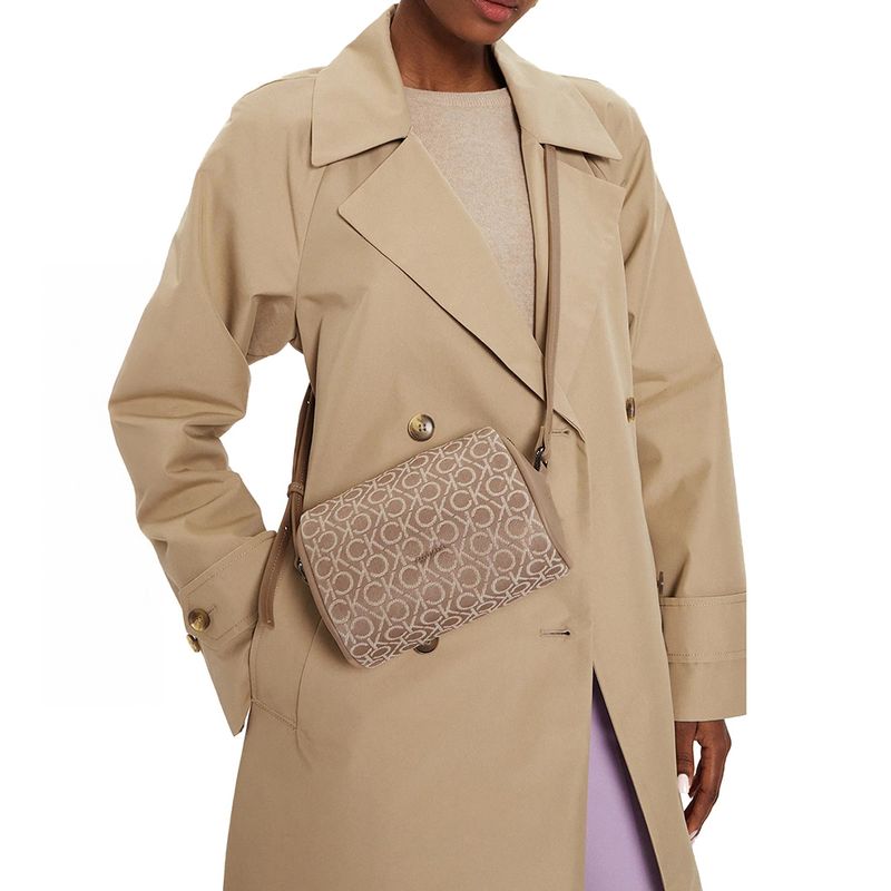 104872675-Cartera-crossbody-Calvin-Klein-Refine-color-cafe-para-mujer