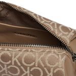 104872675-Cartera-crossbody-Calvin-Klein-Refine-color-cafe-para-mujer