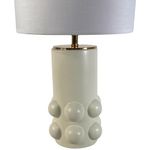 104883494-Lampara-de-mesa-blanca-con-base-decorativa-28x28x49cm