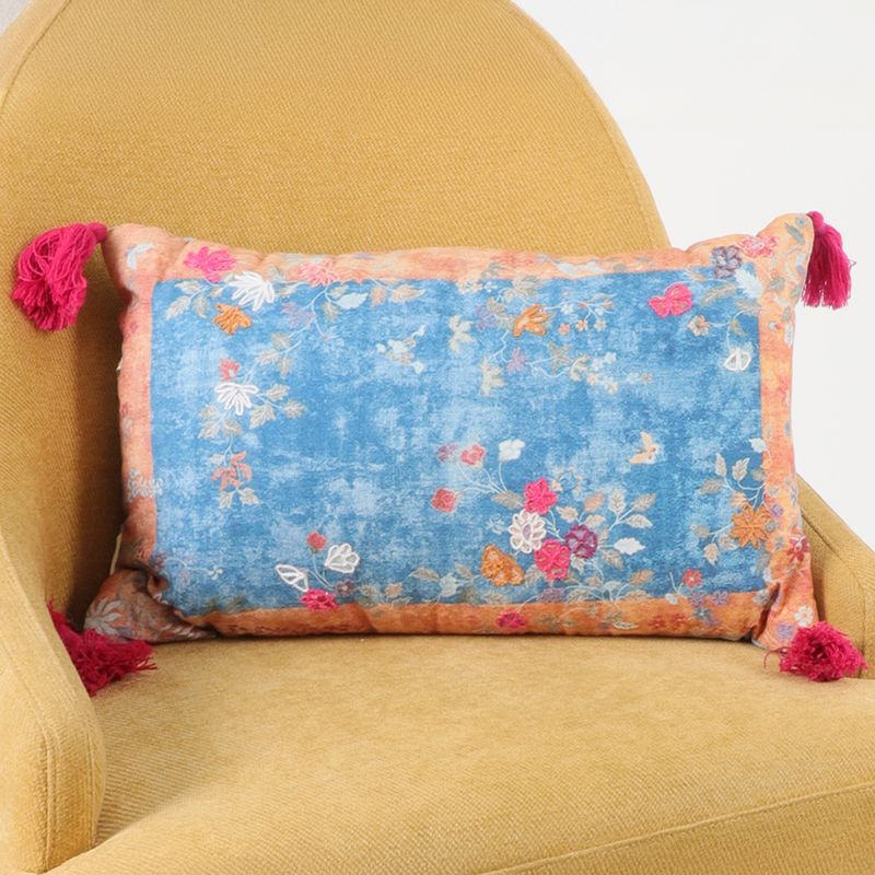 104512682-Cojin-estampado-y-bordado-con-pom-pom-30x50cm