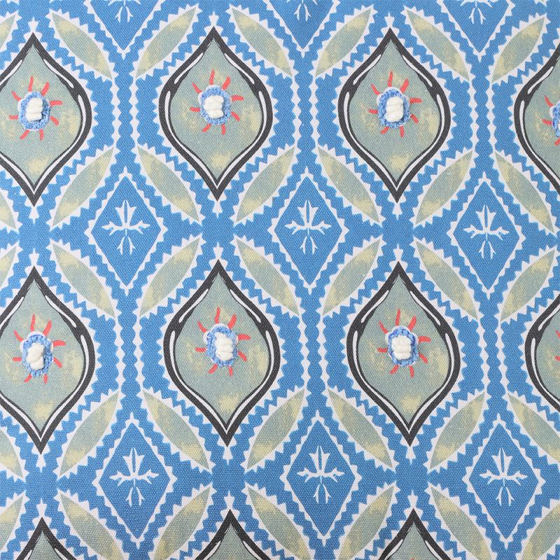 104512686-Cojin-estampado-azul-con-bordado-45x45cm