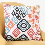 104512688-Cojin-estampado-con-bordado-etnico-multicolor-45x45cm