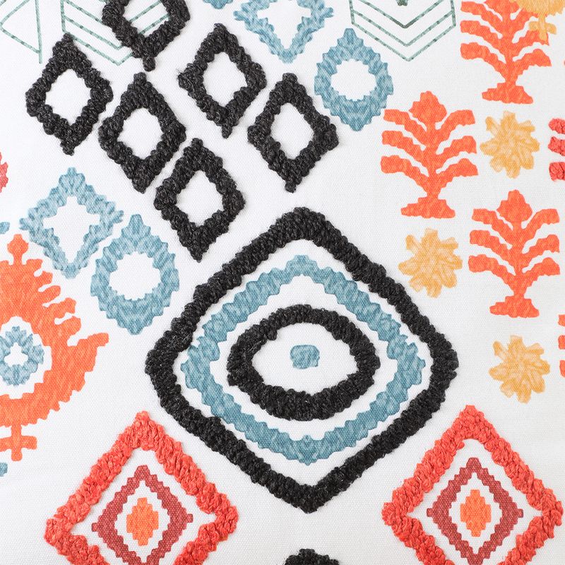 104512688-Cojin-estampado-con-bordado-etnico-multicolor-45x45cm