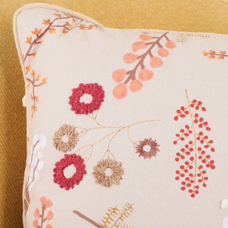 104512691-Cojin-estampado-con-bordado-de-flores-45x45cm
