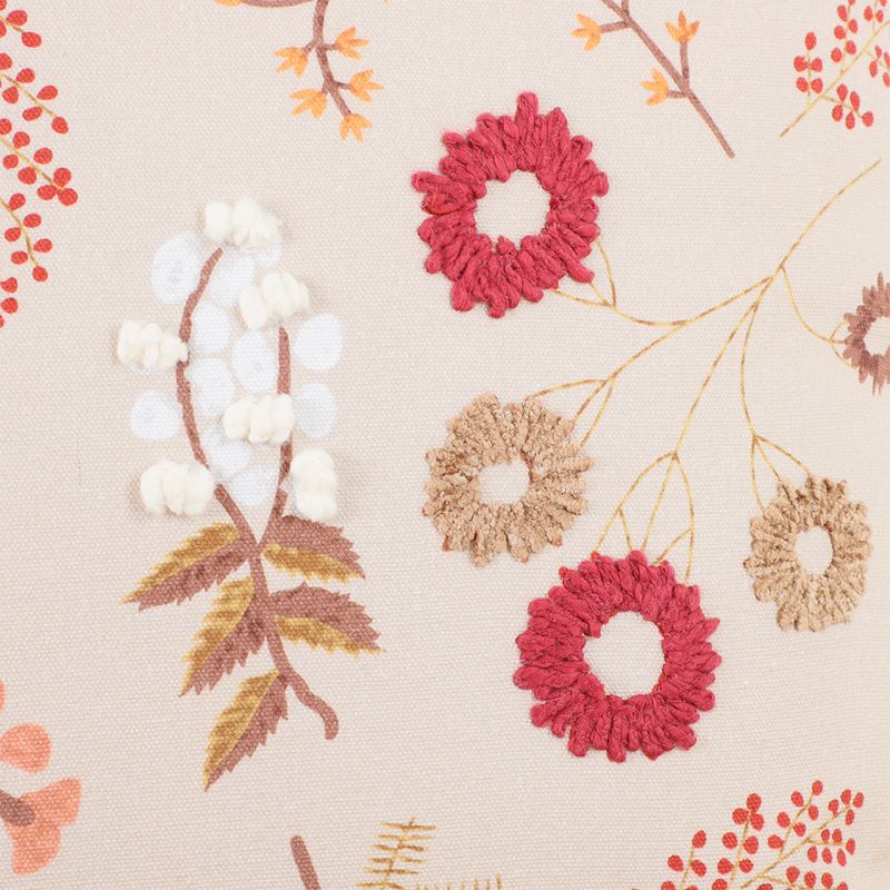 104512691-Cojin-estampado-con-bordado-de-flores-45x45cm