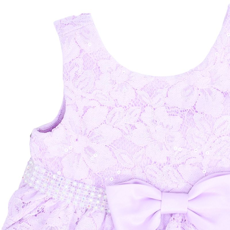104783044-Vestido-blanco-de-encaje-para-bebe-niña