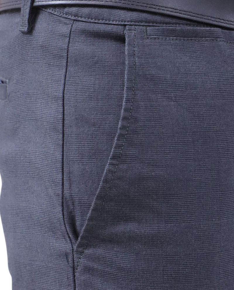 104151897-Pantalon-casual-Nautica-slim-fit-negro-cuadriculado-para-hombre