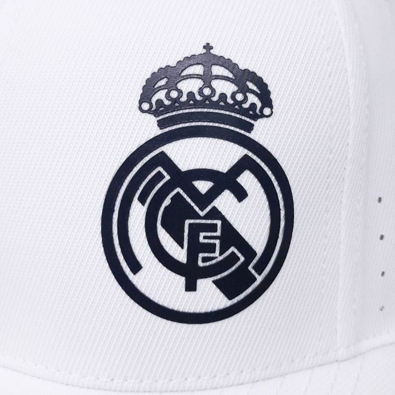 104834580-Gorra-deportiva-Real-Madrid-blanca-para-hombre