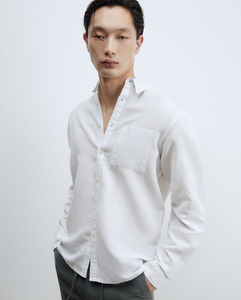 104875560-Camisa-casual-de-lino-Sfera-regular-fit-blanca-heather-para-hombre