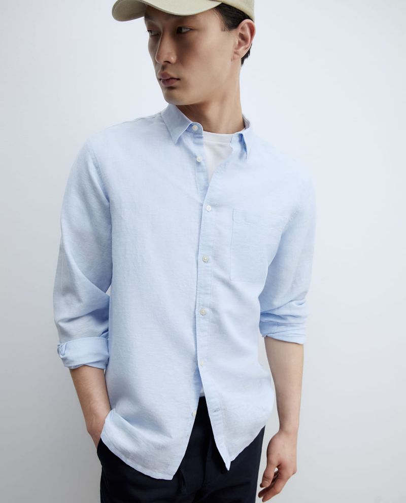 104875565-Camisa-casual-de-lino-Sfera-regular-fit-celeste-heather-para-hombre