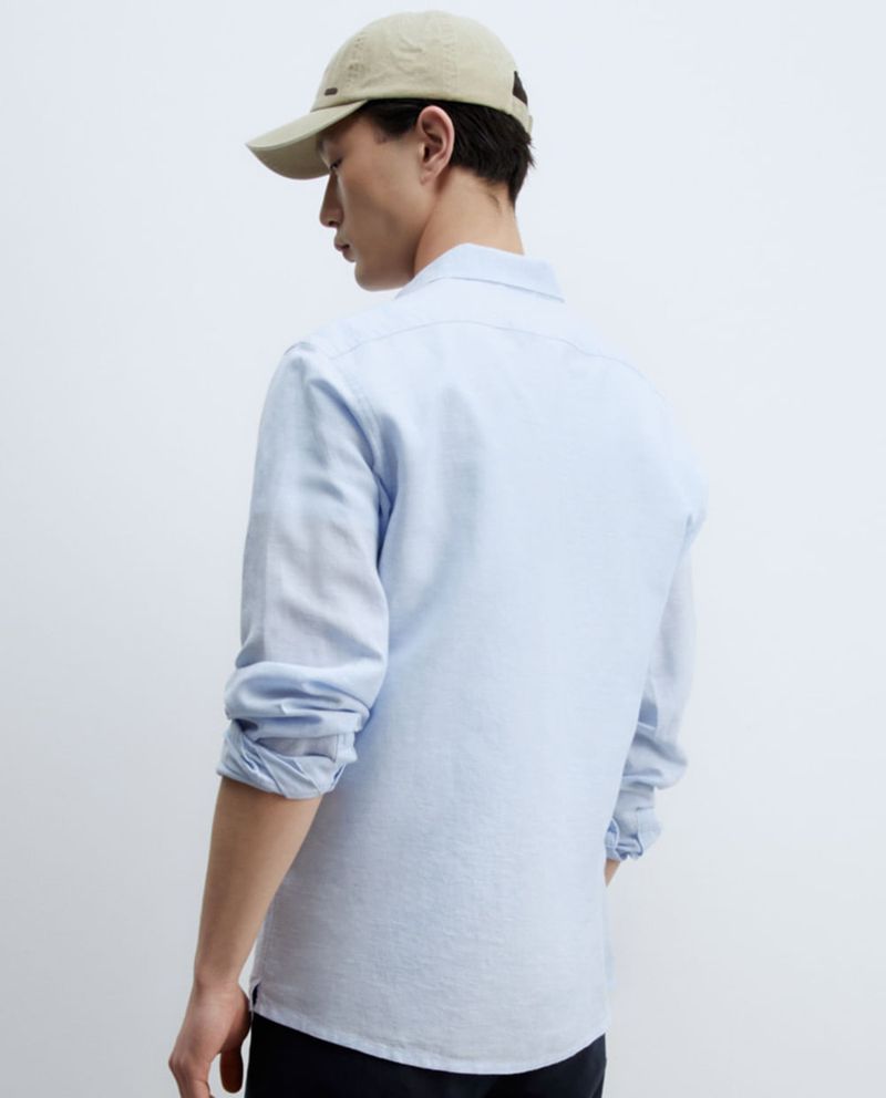 104875565-Camisa-casual-de-lino-Sfera-regular-fit-celeste-heather-para-hombre