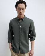 104875580-Camisa-casual-de-lino-Sfera-regular-fit-verde-oscuro-solida-para-hombre
