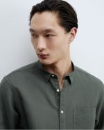 104875580-Camisa-casual-de-lino-Sfera-regular-fit-verde-oscuro-solida-para-hombre