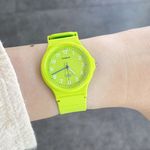 104895597-Reloj-Casio-analogo-de-resina-color-verde-para-mujer